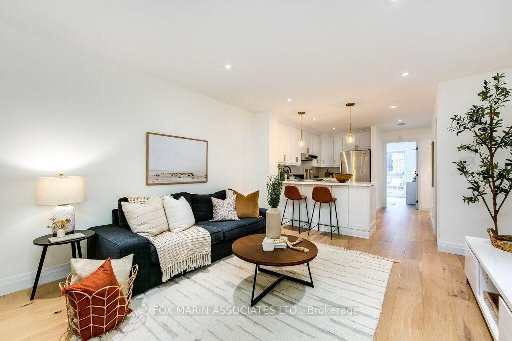 Property Photo:  33 Massey Street 4  ON M6J 3W4 