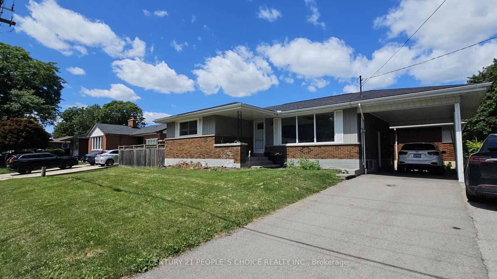 Property Photo: 98 Lynbrook Drive ON L9C 2K9