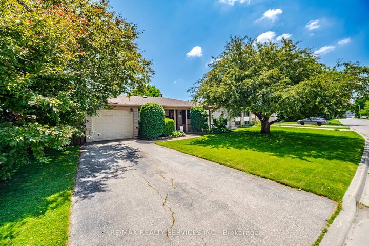 Photo de la propriété:  15 Ferndale Crescent  ON L6Y 3V3 
