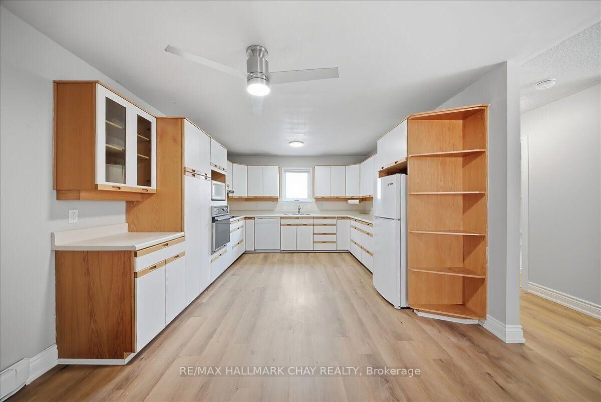 Property Photo:  124 Victoria Street W A  ON L9R 1L7 