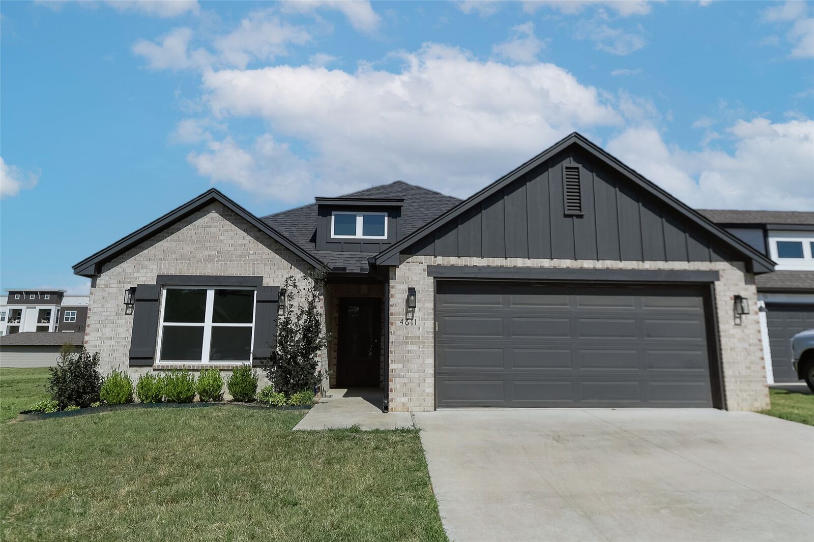 Property Photo:  4611 S Chestnut Avenue  OK 74011 