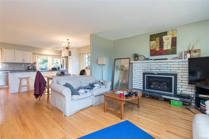 Property Photo: 4167 Thornhill Cres BC V8N 5E6
