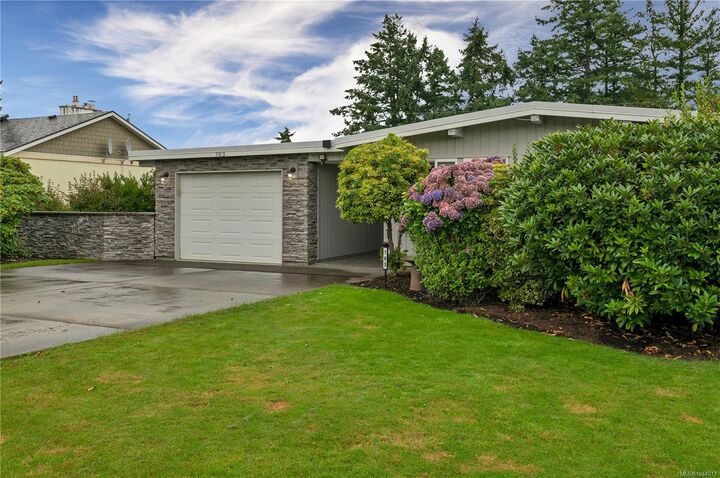 Property Photo: 783 Galerno Rd BC V9W 1H9