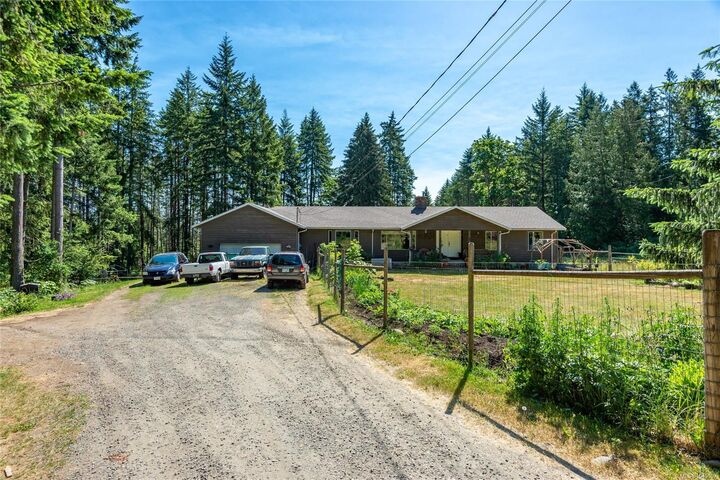 8598 Island Hwy N — photo 1
