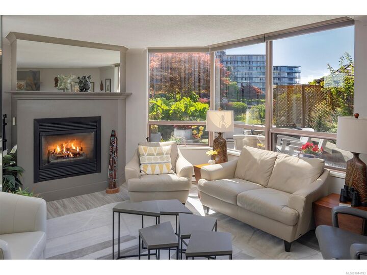 Property Photo: 636 Montreal St #101 BC V8V 4Y1