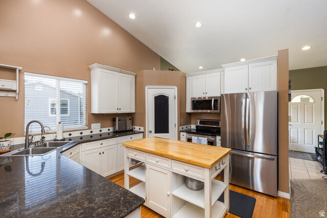 Property Photo: 244 W Dimaggio Dr UT 84074