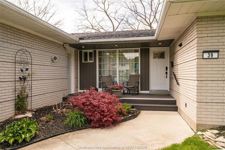Property Photo: 39 Chippewa Drive ON N7M 5S1