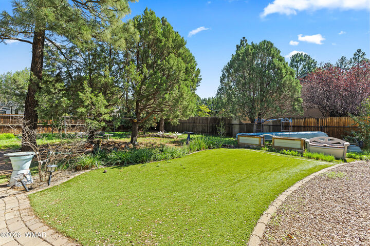 Property Photo: 3160 E Larson Way AZ 85901