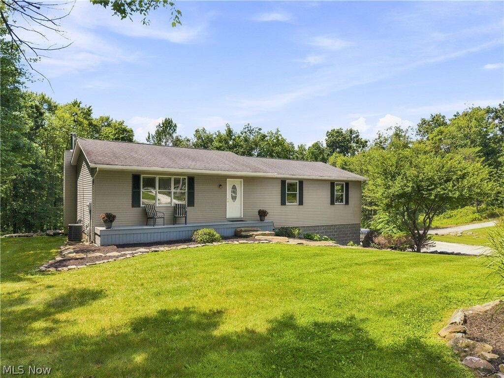 Property Photo:  4190 Waynesburg Road NW  OH 44615 