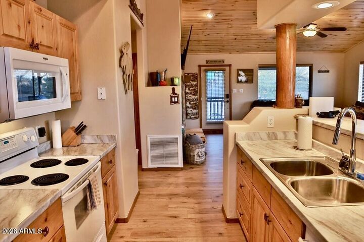 Property Photo: 2334 S Buffalo Loop AZ 85933