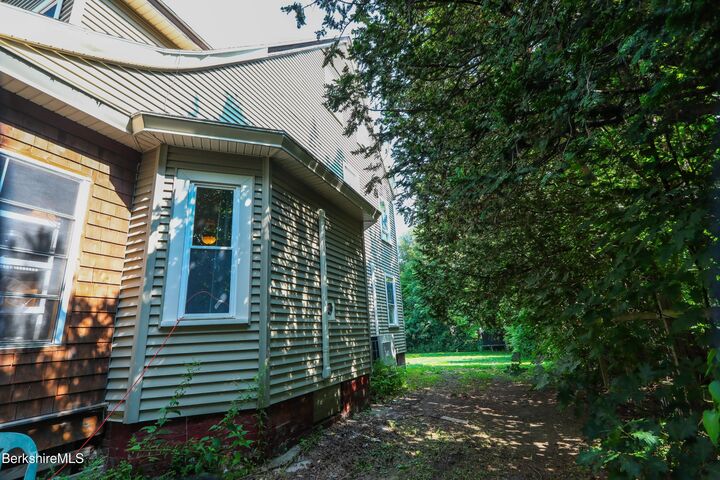 Property Photo: 43 Lincoln St MA 01301