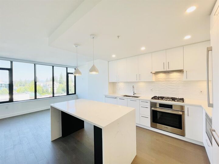 Property Photo: 1588 Johnston Road 303 BC V4B 0C5