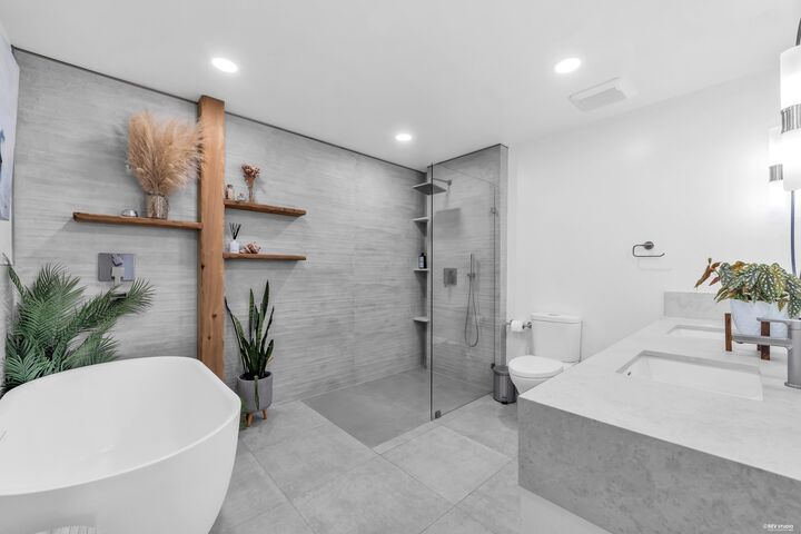 Property Photo: 1500 Ostler Court 604 BC V7G 2S2