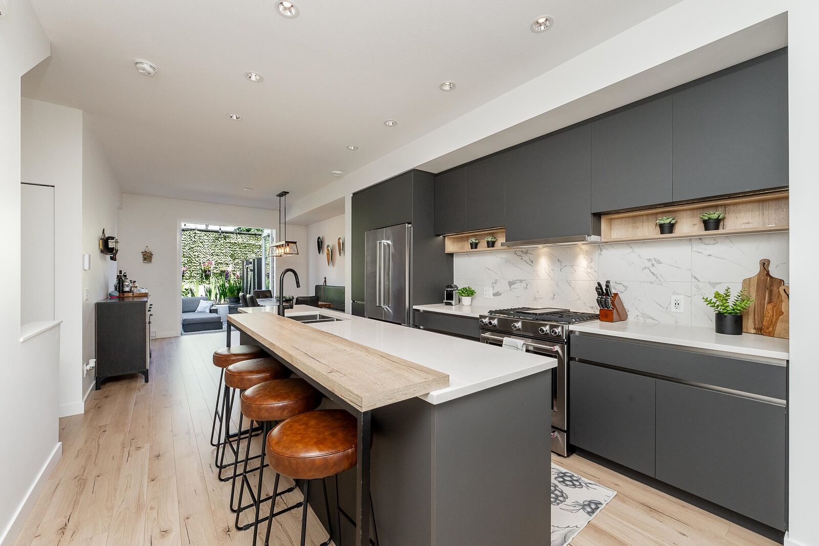 Property Photo: 1228 Hudson Street 8 BC V3B 0R3