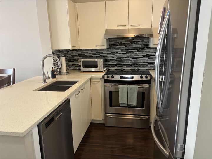 Property Photo: 1575 W 10th Avenue 707 BC V6J 5L1