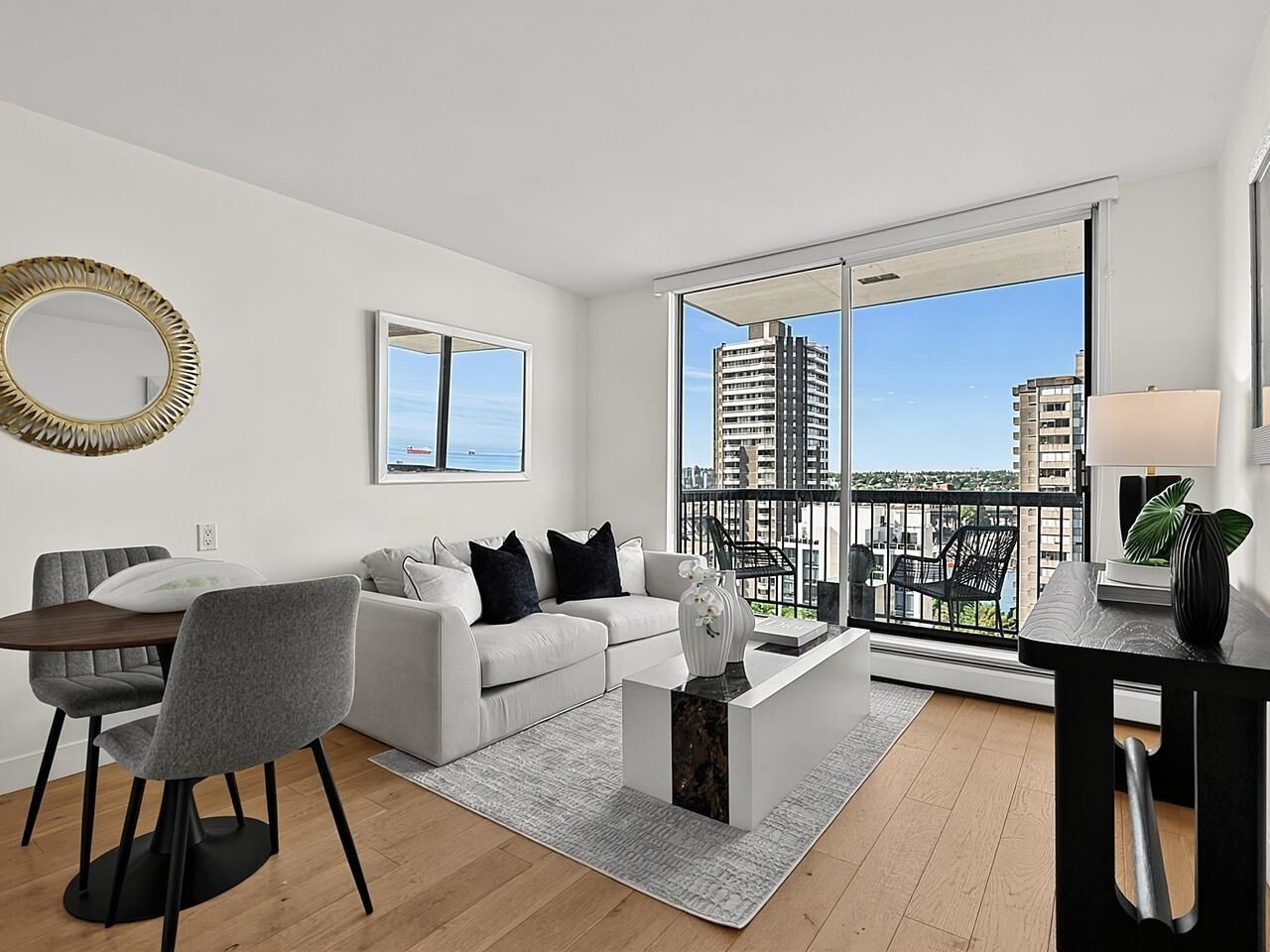 Photo de la propriété: 1146 Harwood Street 1008 BC V6E 3V1
