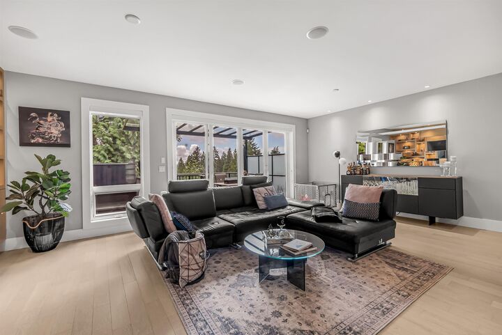 Property Photo: 1033 Prospect Avenue BC V7R 2M6
