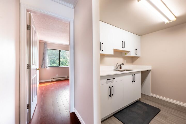 Property Photo: 10620 150 Street 805 BC V3R 7S1