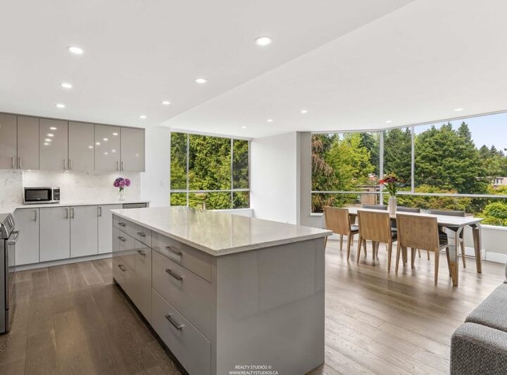 2140 Briar Avenue 201 — photo 1