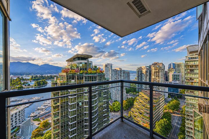 Property Photo: 1328 W Pender Street 2906 BC V6E 4T1