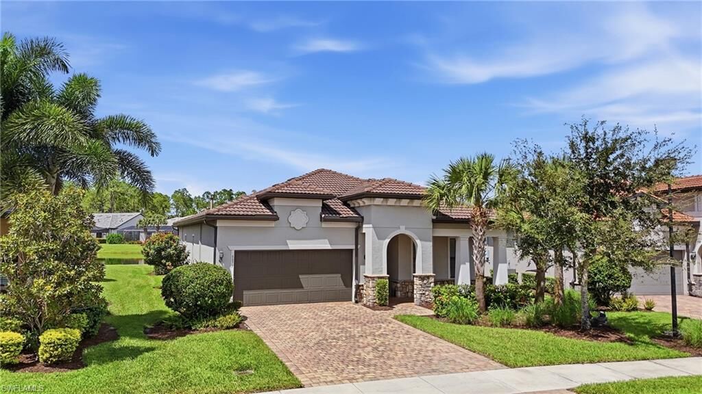 Property Photo:  8877 Horned Lark Dr  FL 34120 