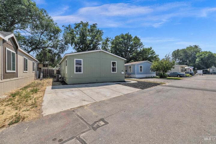 Property Photo:  2401 S Owyhee St Trlr  87  ID 83705 