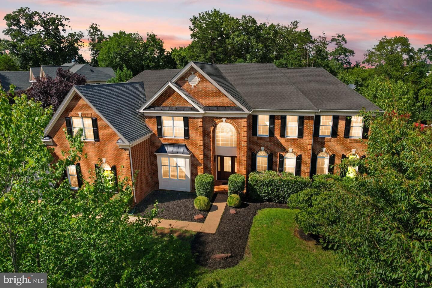 Property Photo: 43864 Ashlawn Court VA 20147