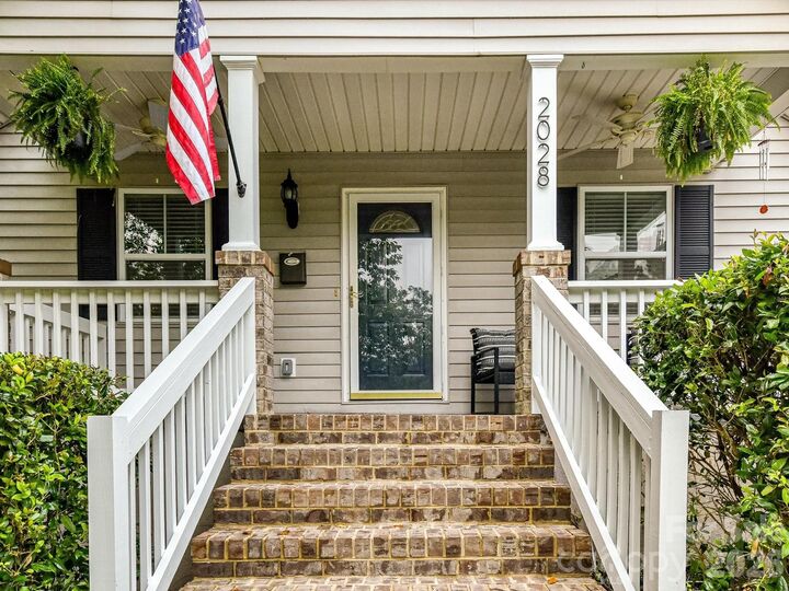 Property Photo:  2028 Hamorton Place  NC 28205 