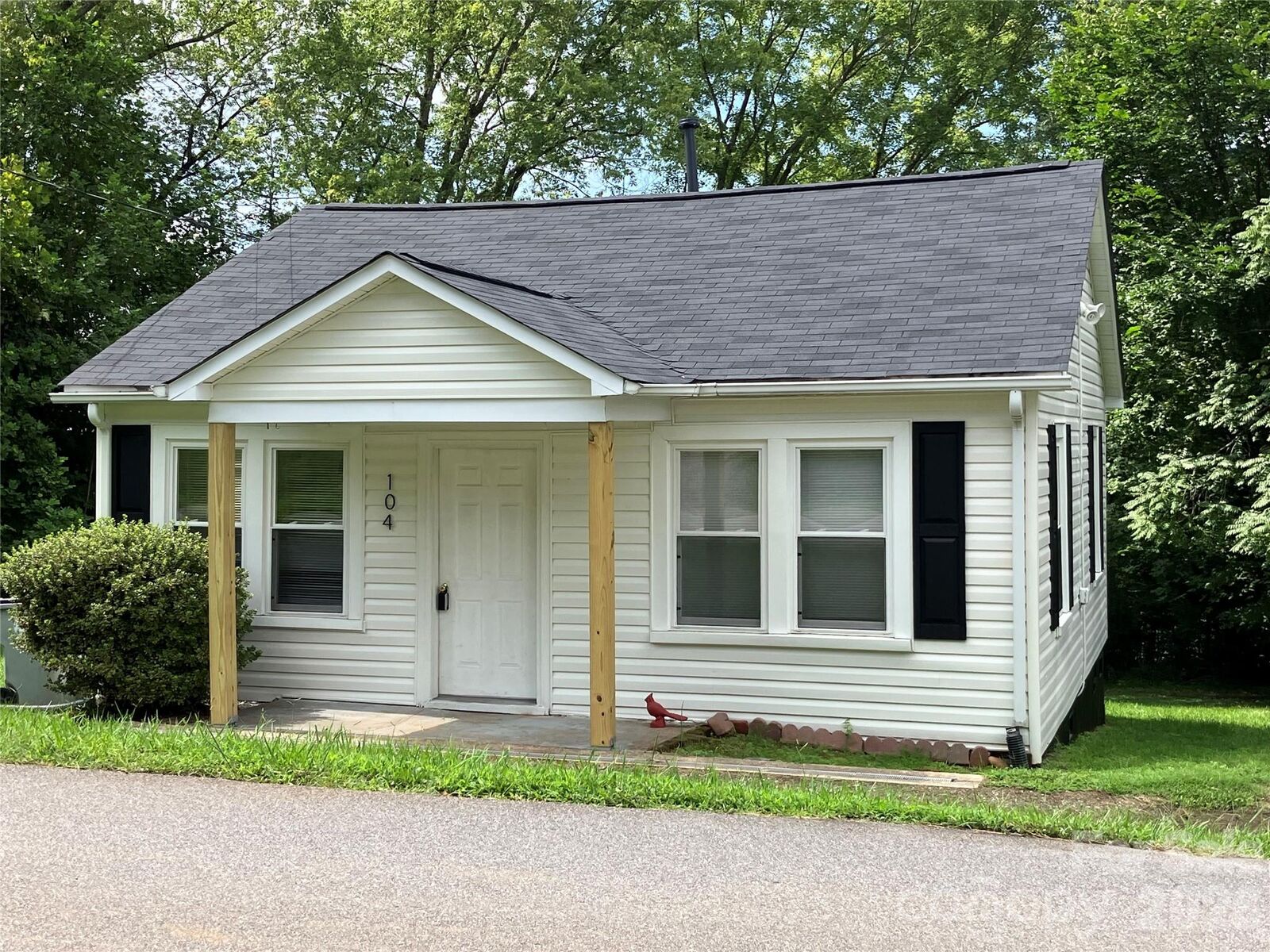 Property Photo:  104 Countryside Drive SE  NC 28645 