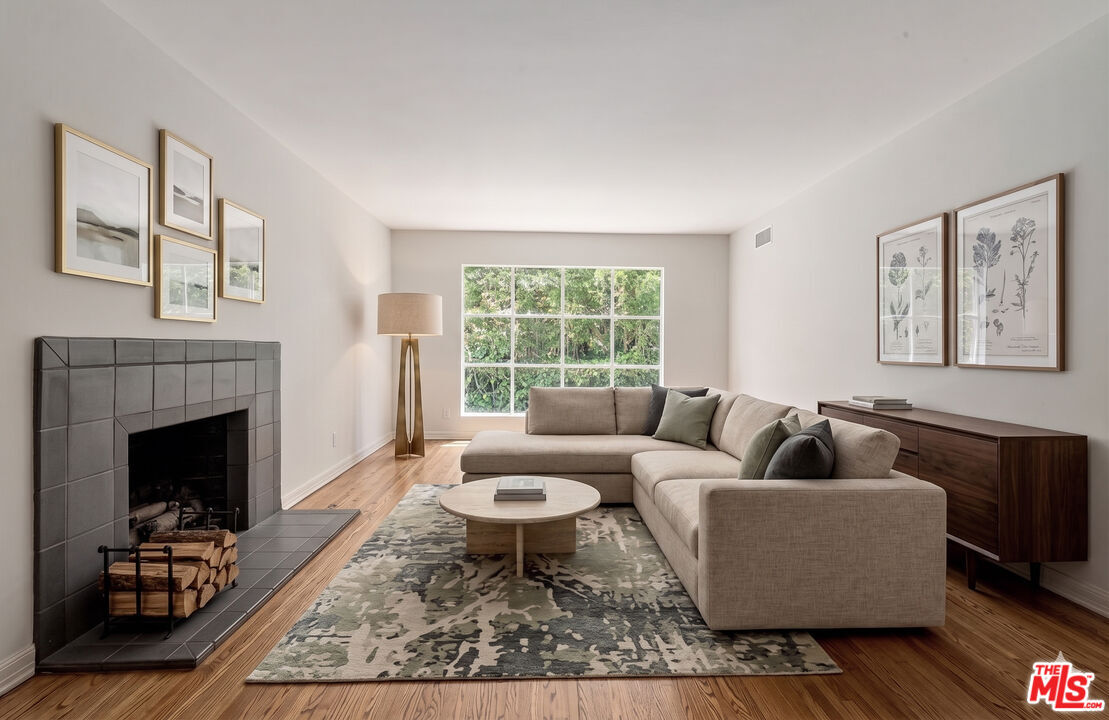 Property Photo:  1041 Chantilly Rd  CA 90077 