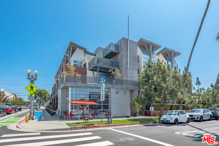 Property Photo: 1912 Broadway, Unit 307 CA 90404