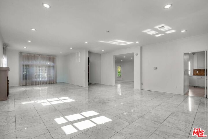Property Photo:  10810 Rochester Ave  CA 90024 