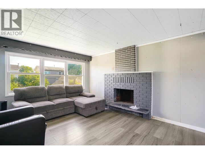 Property Photo:  36 Fulmar Street  BC V8C 1T4 