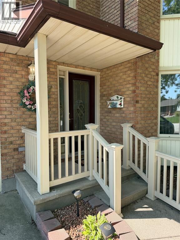 Property Photo:  17 Durco Avenue  ON N7S 4N3 