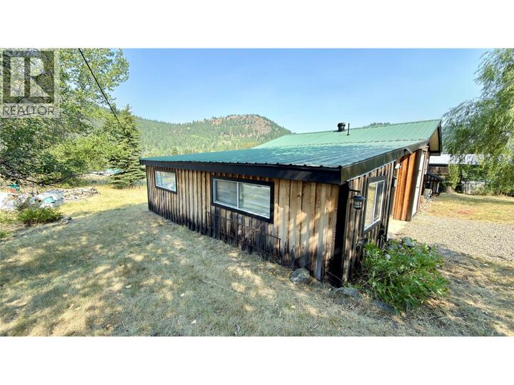 Property Photo:  425 Everette Avenue  BC V0H 1J0 