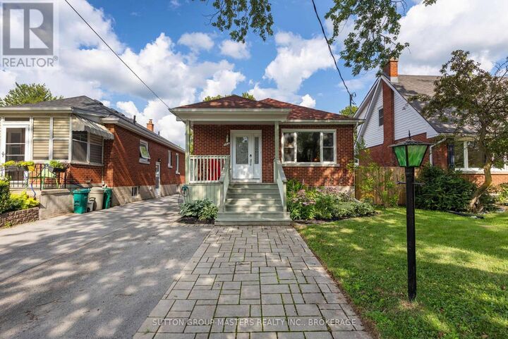 Photo de la propriété:  443 College Street  ON K7L 4M8 