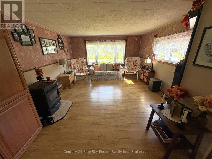 Property Photo:  5887 Highway 11 North 42  ON P1B 8G3 