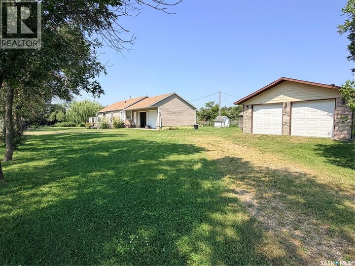 Property Photo:  252 Railway Avenue  SK S0C 0X0 
