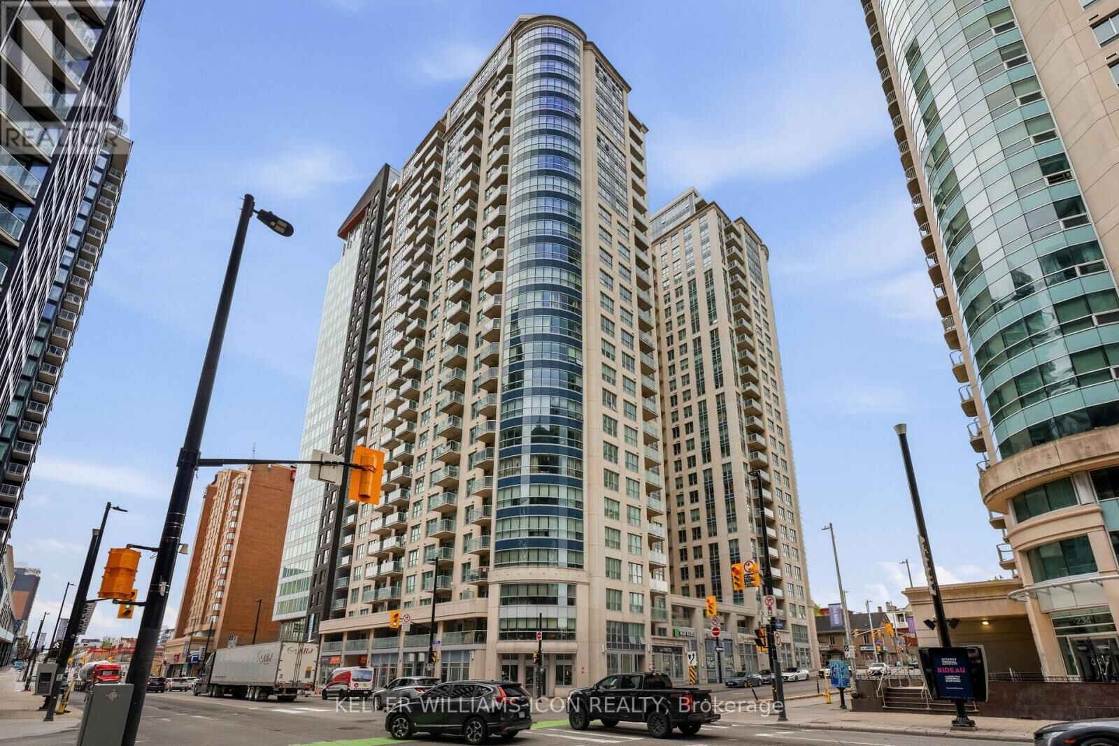 Property Photo:  242 Rideau Street 1202  ON K1N 0B7 