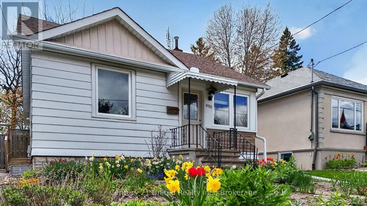 Property Photo:  810 Byron Street South  ON L1N 4R8 