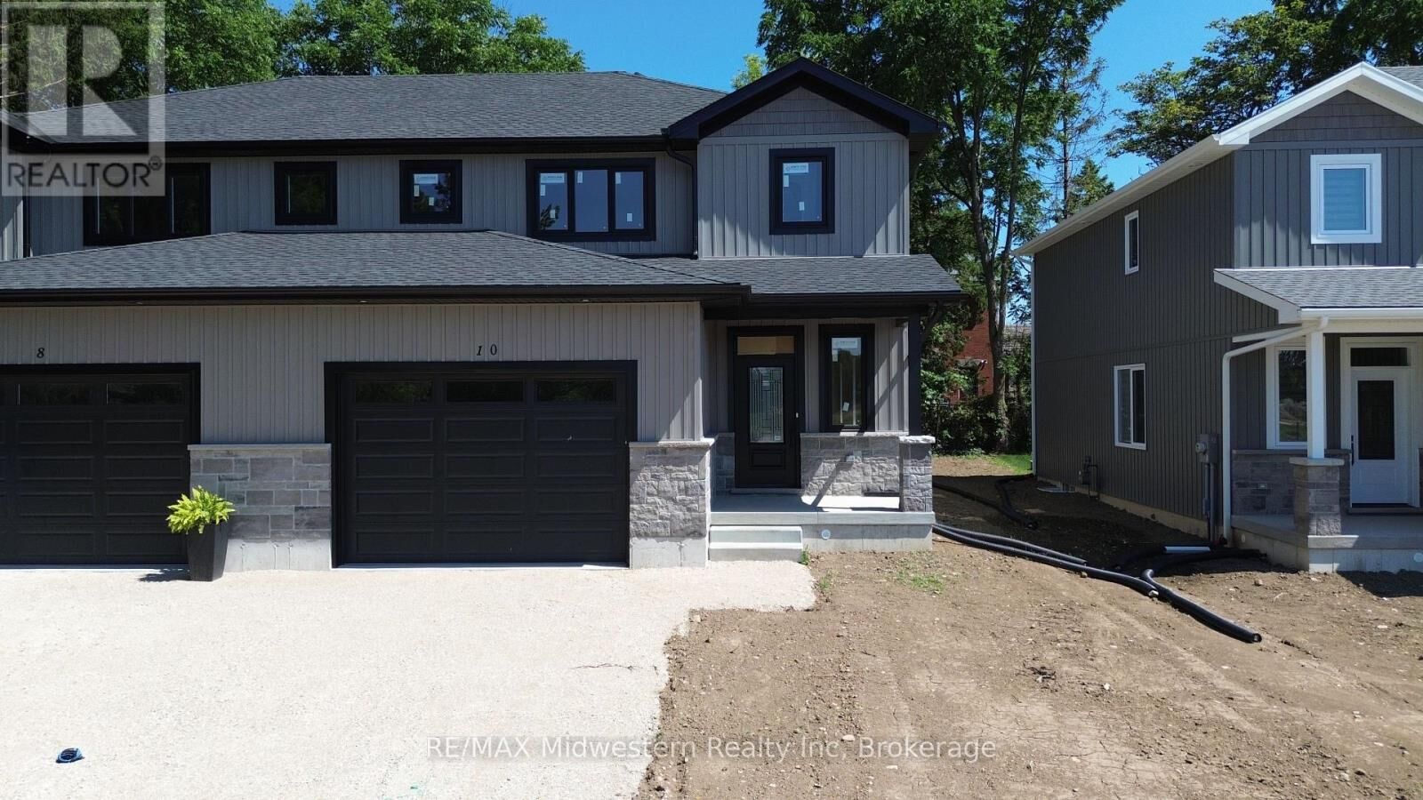 Property Photo: 10 Roberts Street ON N0K 1W0