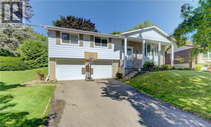 Property Photo: 106 Autumn Hill Crescent ON N2N 1K7