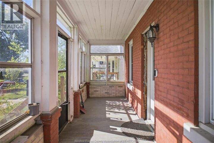 Property Photo:  977 Gladstone  ON N9A 2R5 