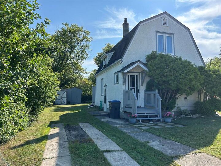 Property Photo: 20 Poplar Street MB R0E 1M0