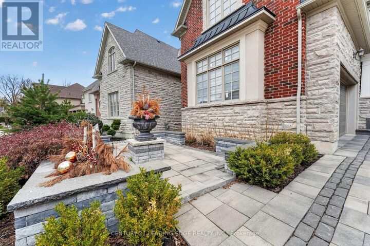 Property Photo:  33 Stollery Pond Crescent  ON L6C 1K4 