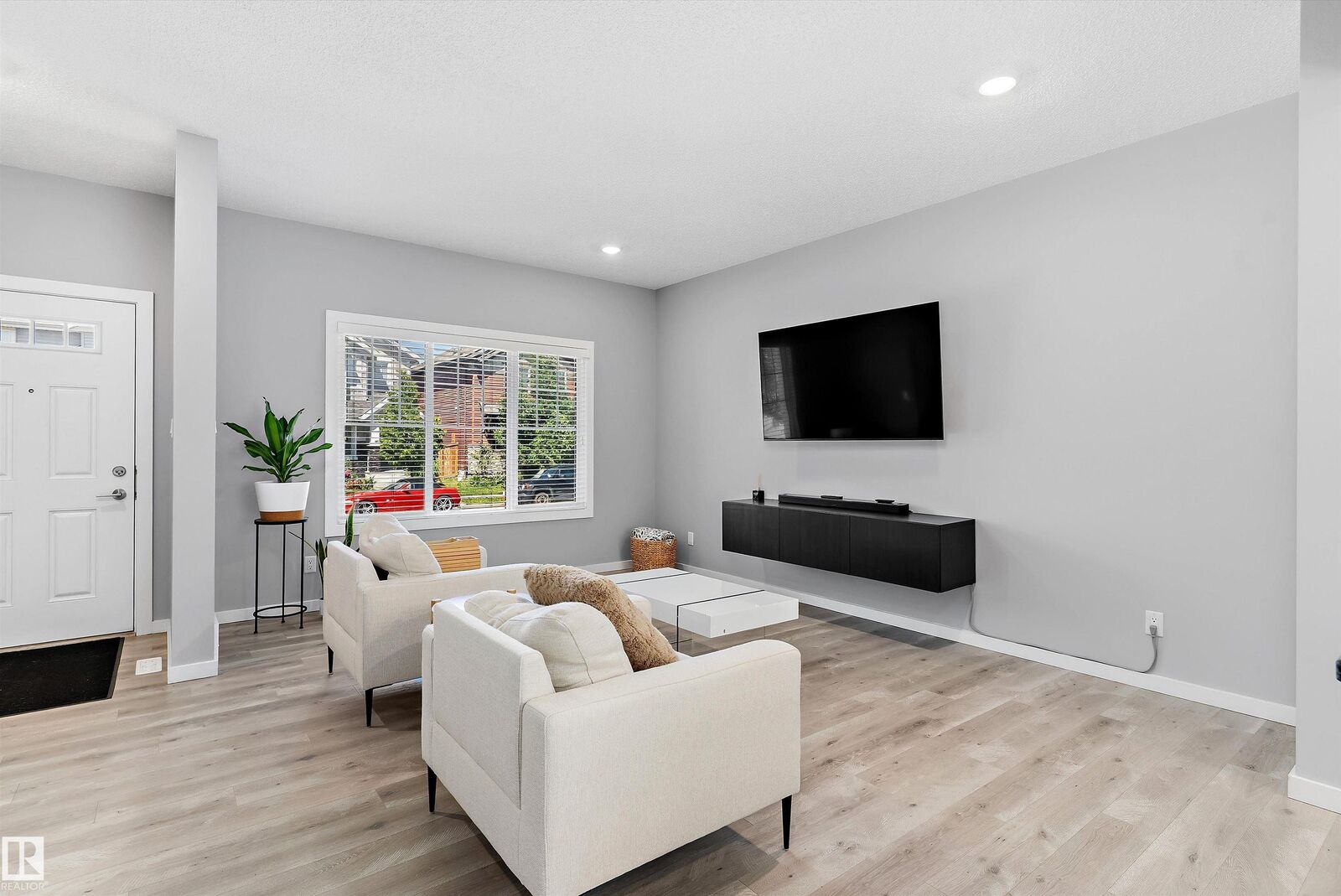 Property Photo: 15927 13 Avenue SW AB T6W 3N6