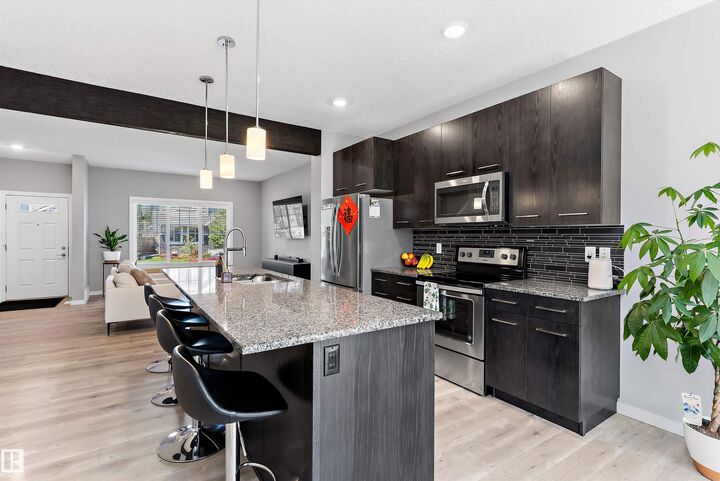15927 13 Avenue SW — photo 1