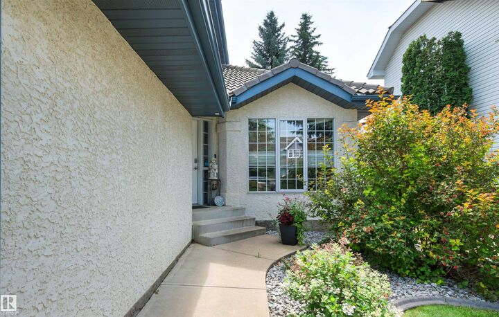 Property Photo: 627 Wotherspoon Close NW AB T6M 2K2