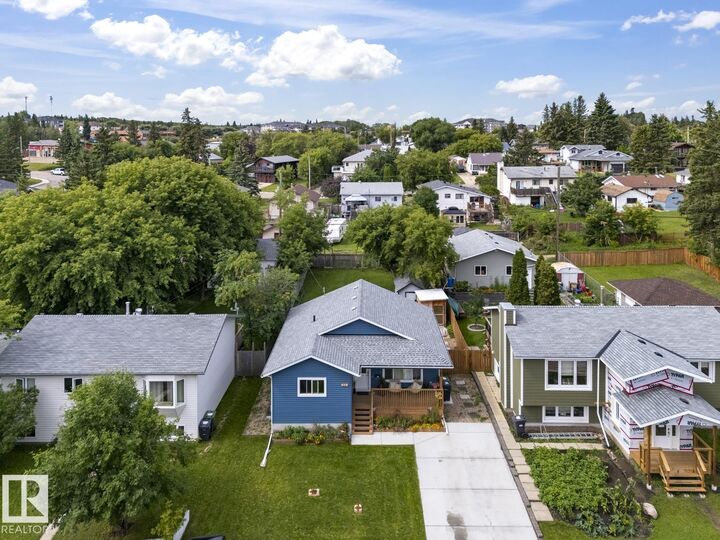 Property Photo:  615 10 Street  AB T9M 1B1 
