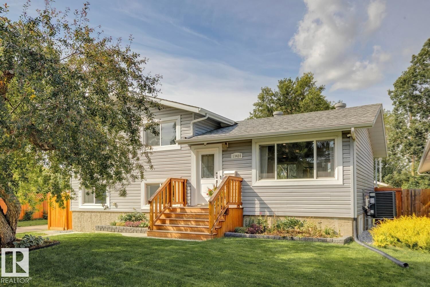Property Photo:  13428 117A Avenue NW  AB T5M 3J7 